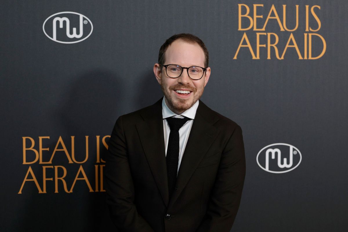 Đạo Diễn Ari Aster Lo Ngại Về Tương Lai "Đáng Sợ" Của AI: "Một Số Người Đang Tôn Thờ Nó Như Thần Thánh"