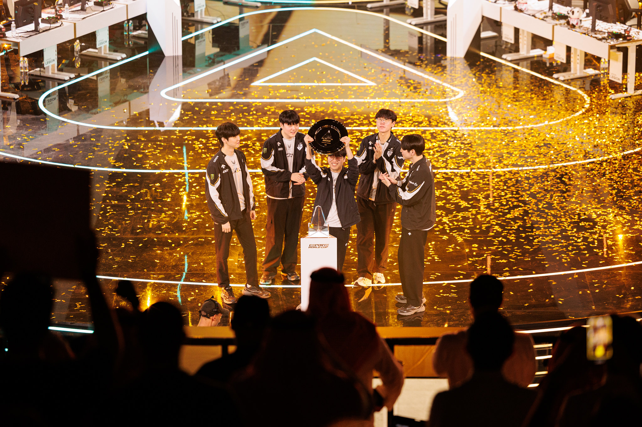 Kênh Tin Tức LCK Chính Thức Tại Việt Nam Phải Lên Tiếng Về Bản Quyền Esports World Cup 2025