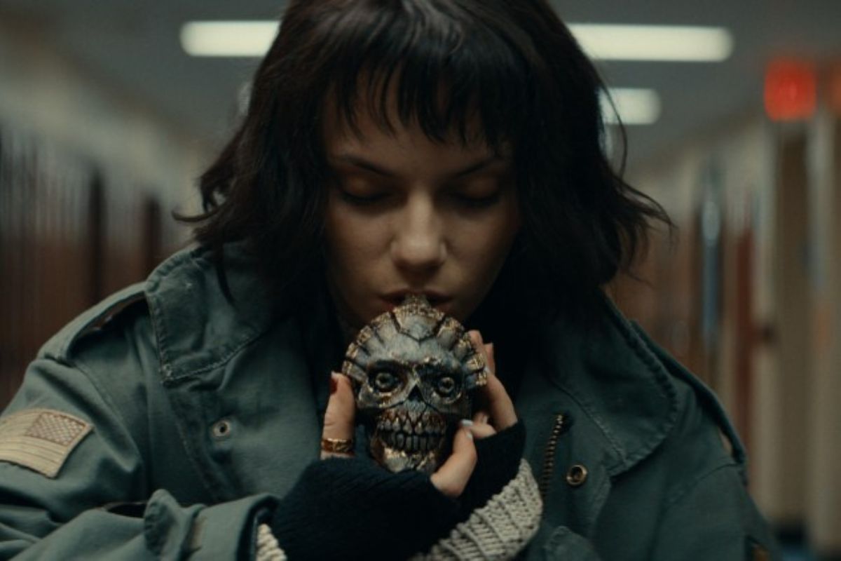 Phim Kinh Dị Whistle Tung Trailer Đầu Tiên Với Tiếng Huýt Sáo Ghê Rợn