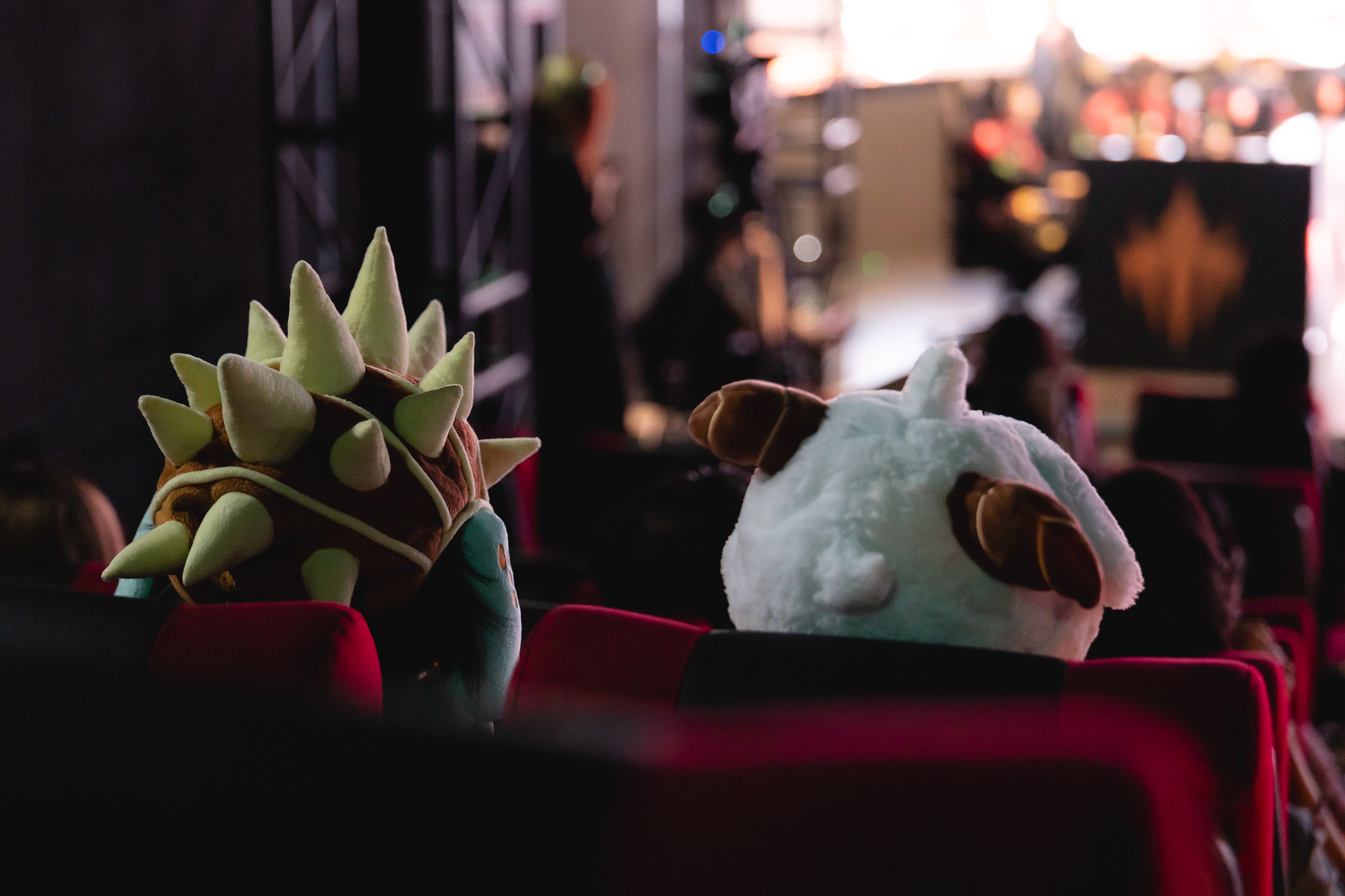 LCP 2025: Đội Tuyển Thi Đấu Hết Mình, Người Hâm Mộ Làm Bảng Cổ Vũ Hết Hồn