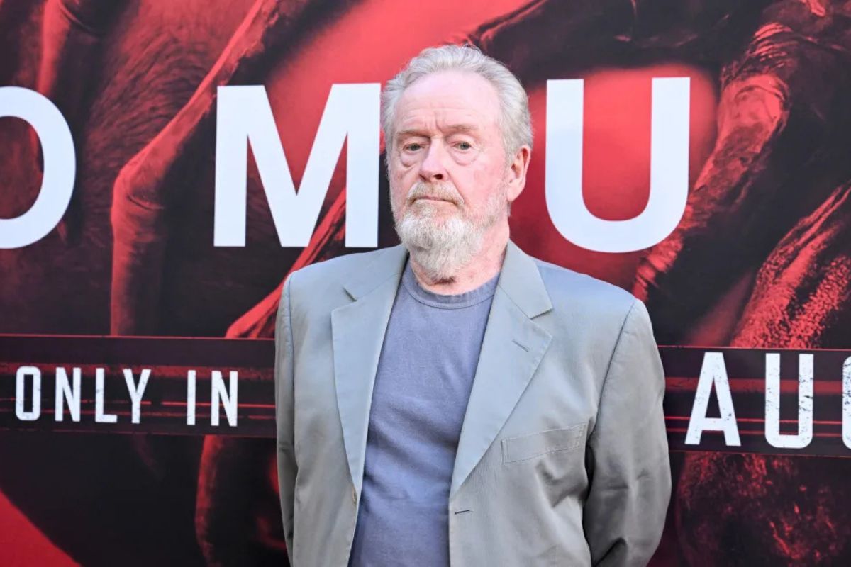 Đạo Diễn Ridley Scott Tiết Lộ Những Kỷ Vật Ấn Tượng Từ Các Phim Mà Ông Đã Lấy