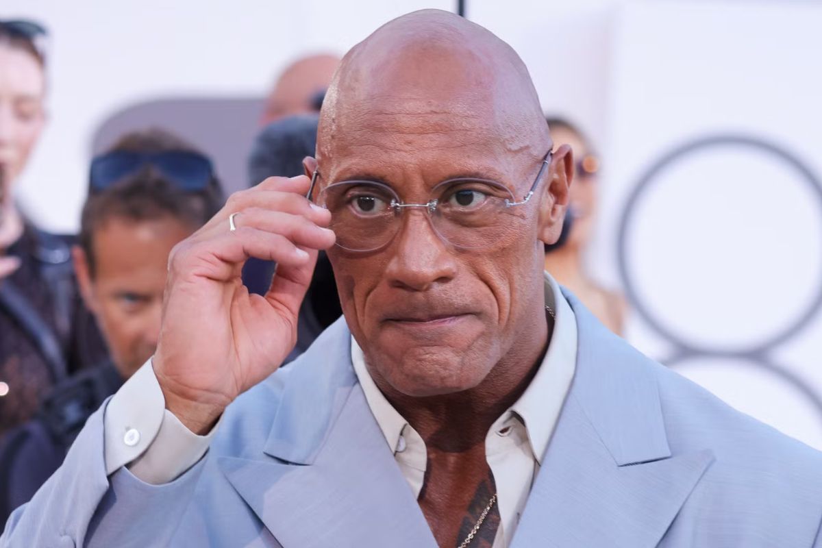 Sao Nam Dwayne Johnson Bật Khóc Trong Tràng Pháo Tay Cho Phim The Smashing Machine