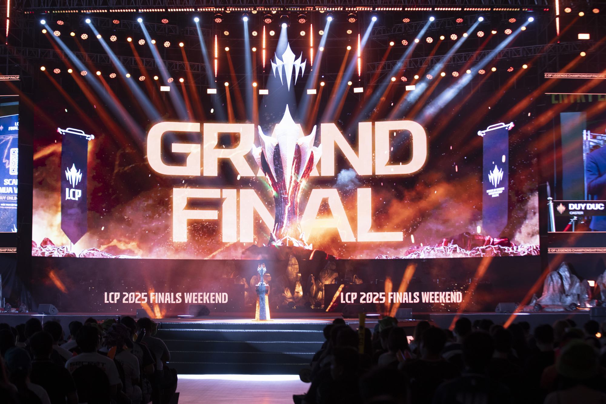 LCP 2025: Bùng Nổ Khai Mạc Chung Kết Tổng Với Hàng Ngàn Khán Giả Góp Mặt