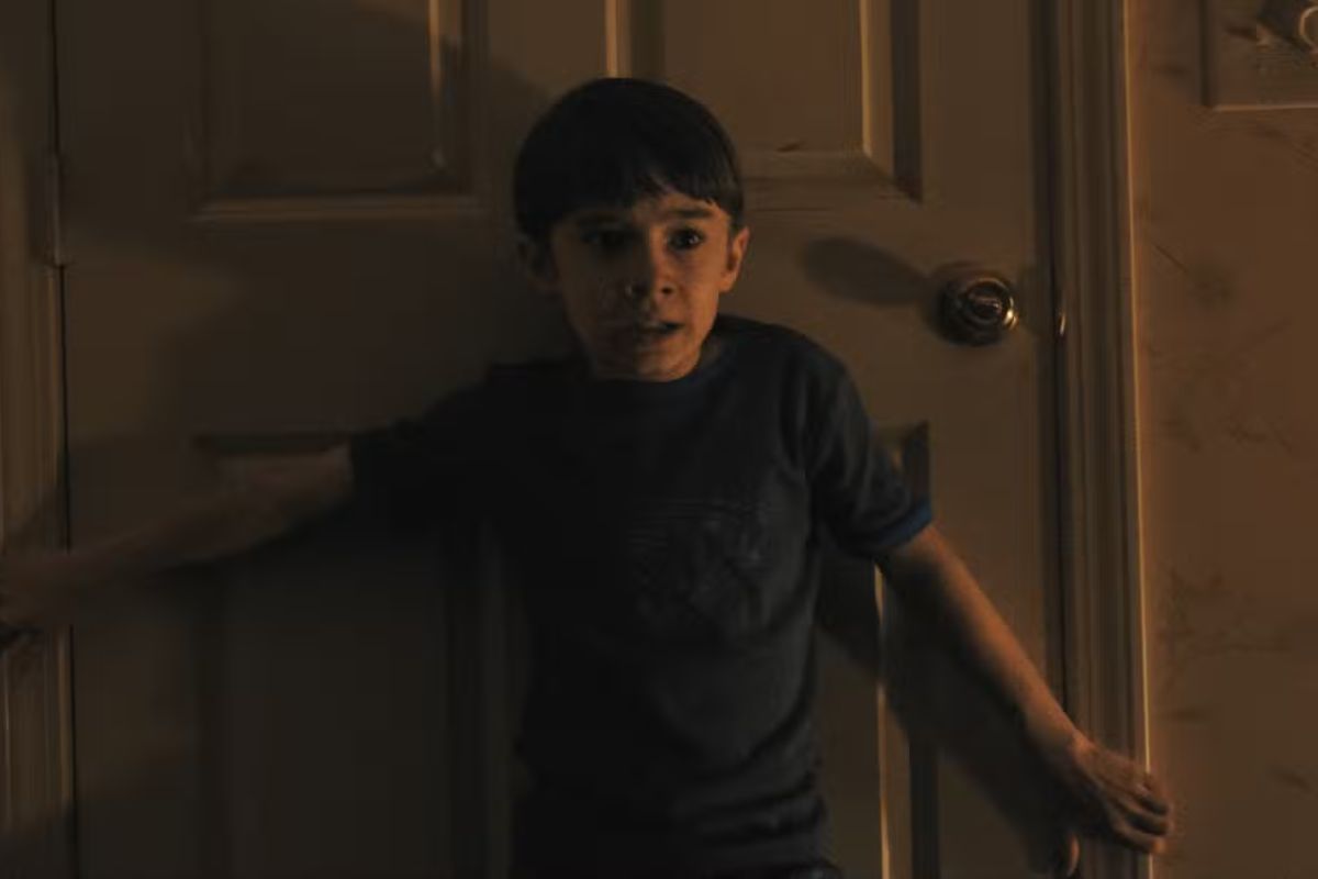 Đạo Diễn Zach Cregger Xác Nhận Phần Tiền Truyện Về Aunt Gladys Từ Weapons