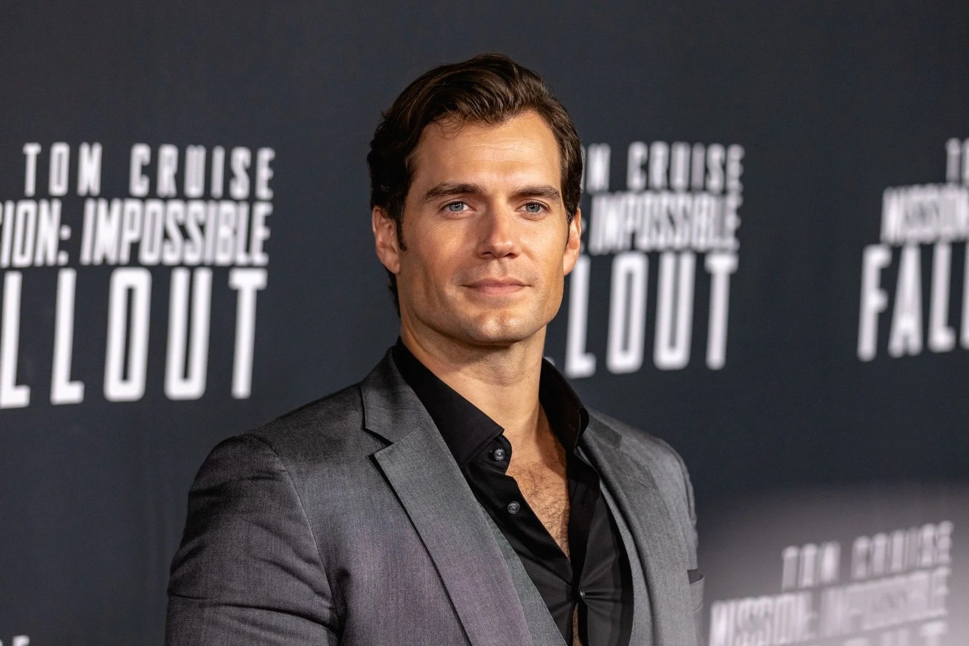 Jeremy Irons Hóa Thân Phản Diện Đối Đầu Henry Cavill Trong Bản Làm Lại Highlander Của Amazon MGM