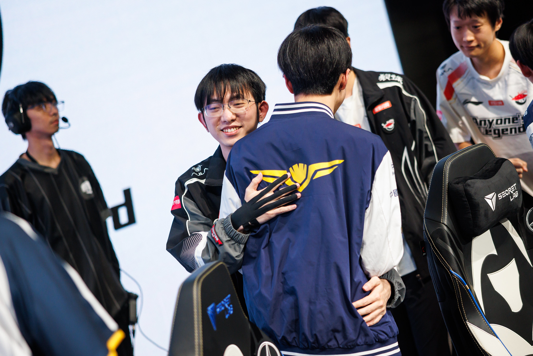 CKTG 2025: Thi Đấu Ấn Tượng, KT Rolster Và Anyone's Legend Thẳng Tiến Tứ Kết