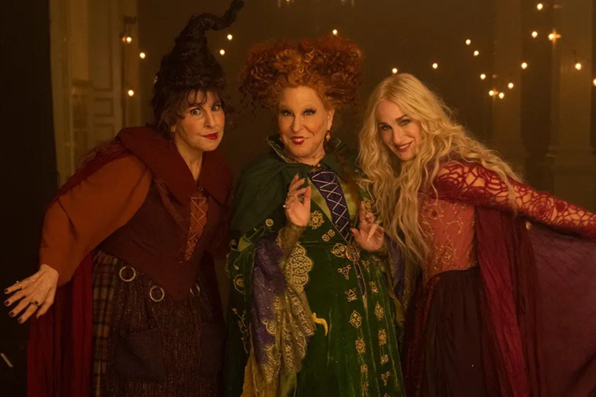  Bette Midler Bật Mí Hocus Pocus 3 Sắp Trở Lại Sau Thời Gian Dài