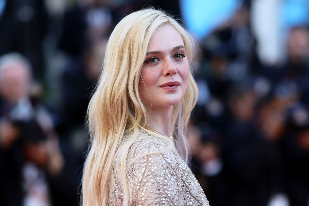 Elle Fanning Nhận Lời Chúc Từ Elizabeth Banks Khi Nhận Vai Effie Trong Phần Tiền Truyện The Hunger Games