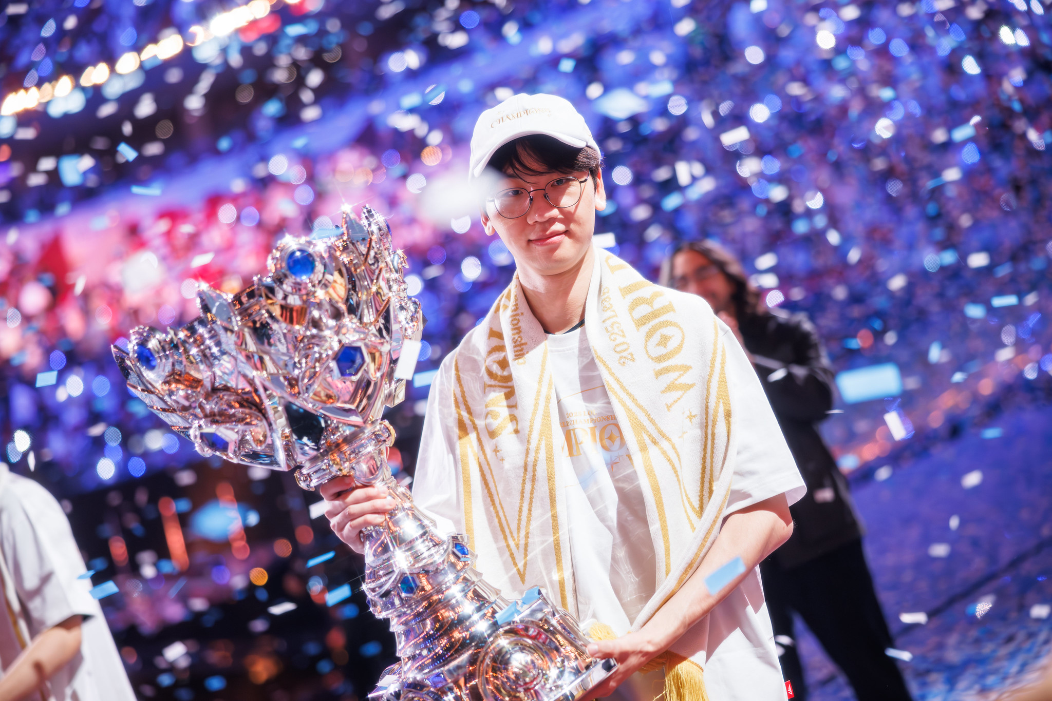 LMHT: T1 Chính Thức Tái Ký Hợp Đồng 1 Năm Với Đường Trên Doran