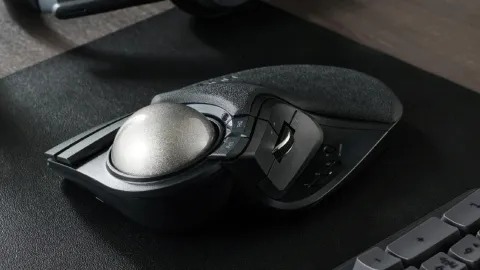 Elecom Ra Mắt Chuột Trackball Huge Plus: Cải Tiến Để Tăng Năng Suất