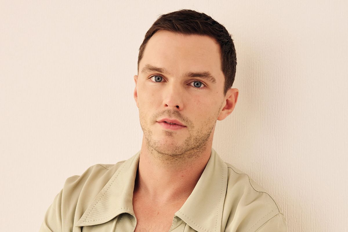 Diễn Viên Nicholas Hoult Hé Lộ Nỗi Sợ Thuở Nhỏ Và Hành Trình Tới Lex Luthor