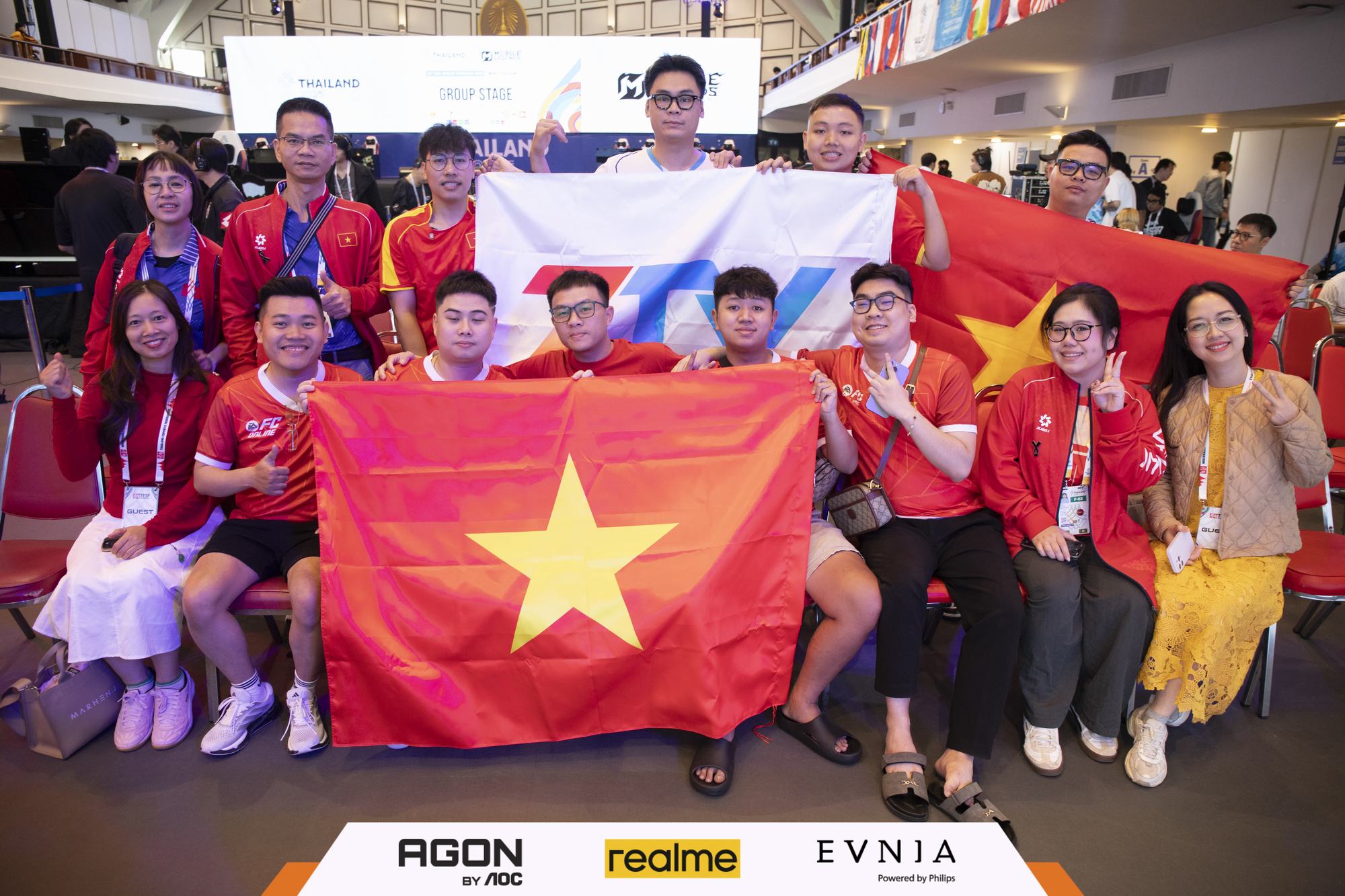 SEA Games 33: Cổ Động Viên FC Online Việt Nam Mang Đến Bầu Không Khí Cuồng Nhiệt