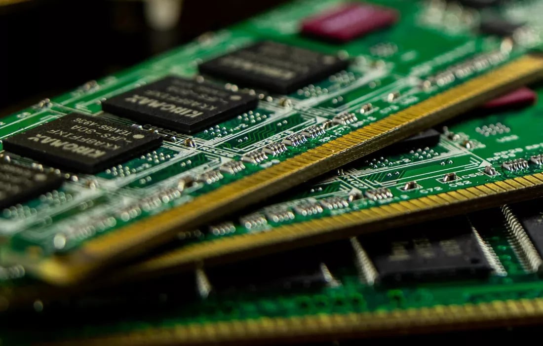 Lừa đảo RAM đổi DDR5 thành DDR2 kèm tạ kim loại khiến người mua hoang mang