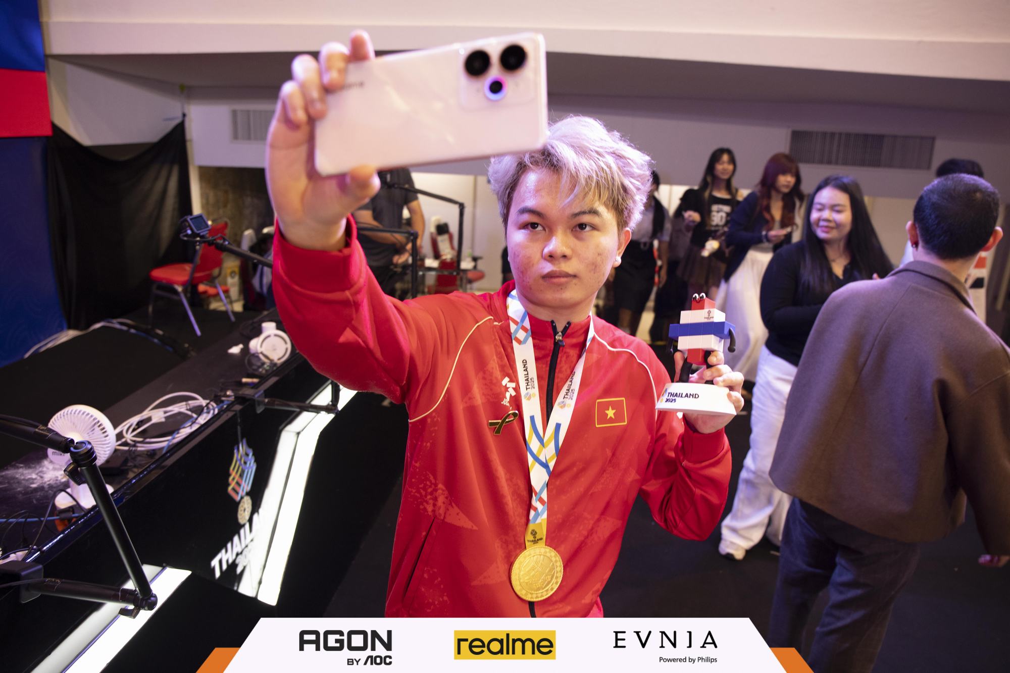 SEA Games 33: VĐV Liên Quân Mobile Huy Hoàng Chia Sẻ Niềm Vui Đoạt Huy Chương Vàng