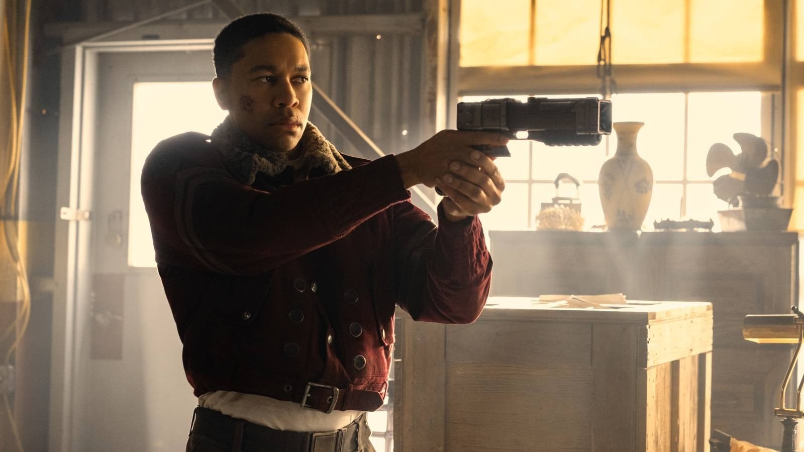 Fallout Mùa 2: Nam Diễn Viên Thủ Vai Maximus Tiết Lộ Về Quyết Định Của Mình Trong Tập 3