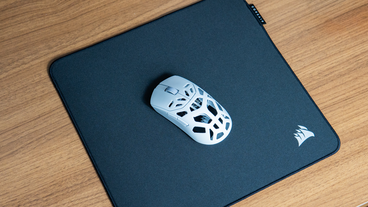 Trên Tay Corsair Sabre v2 Pro Wireless MG: Khung magie, phản hồi siêu nhanh và sự ổn định cho đấu trường FPS