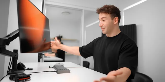 YouTuber Optimum Kiểm Tra Hiện Tượng Lưu Ảnh trên Màn Hình OLED LG Sau 3.000 Giờ Sử Dụng