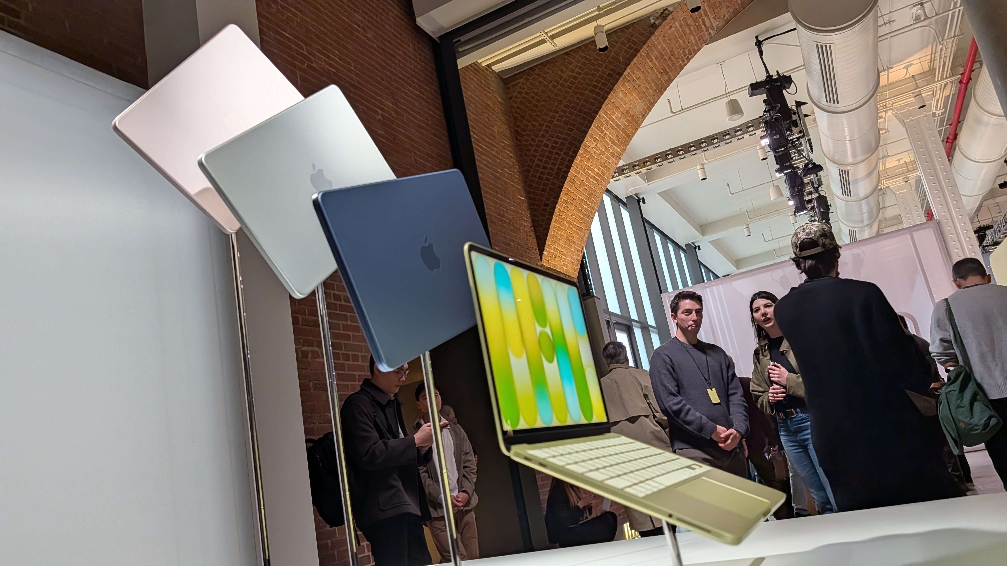 MacBook Neo chính thức ra mắt, giá từ 599 USD để "hủy diệt" laptop Windows