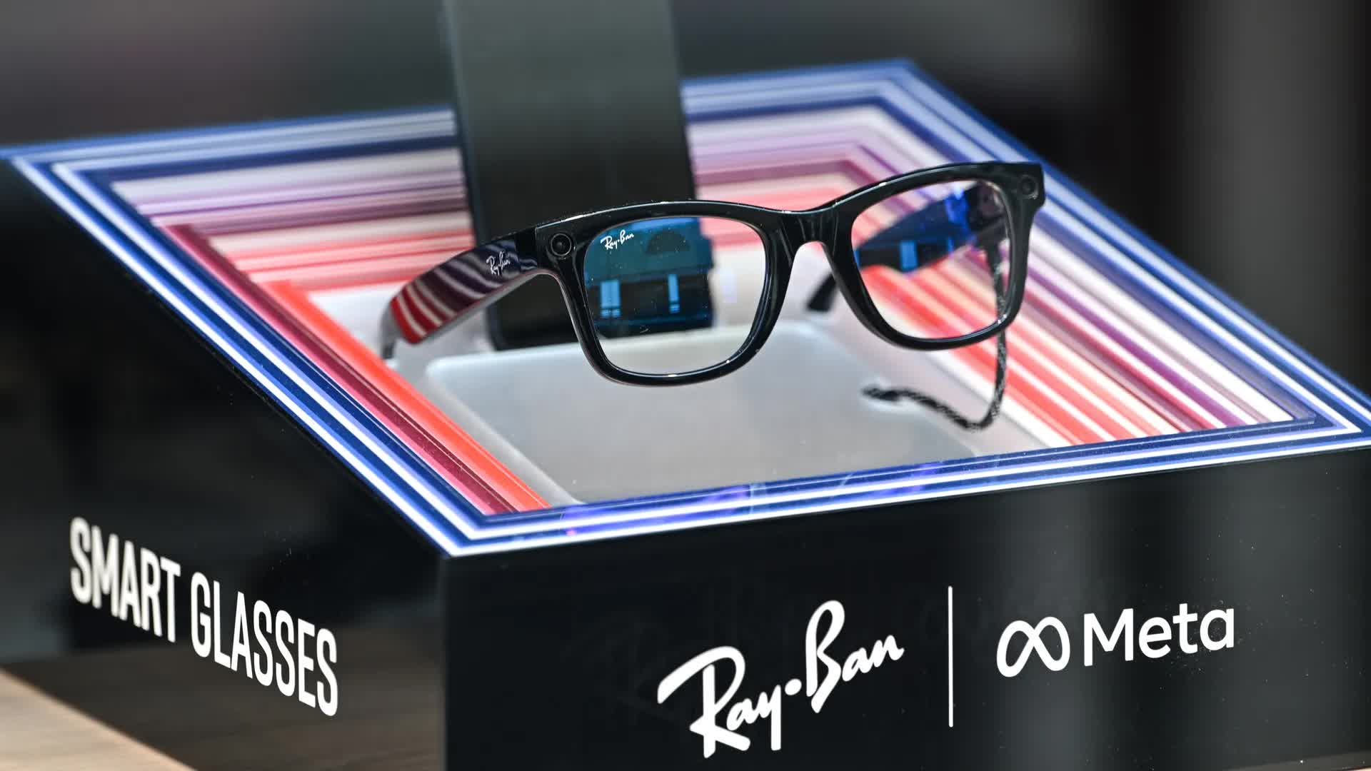 Kính thông minh Meta gây lo ngại quyền riêng tư khi dữ liệu video được con người xem lại