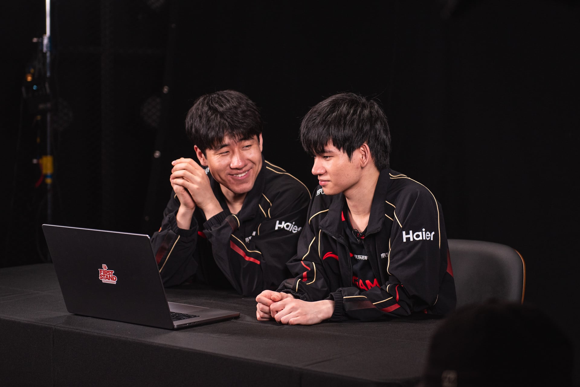 First Stand 2026: JDG HongQ Tự Tin Đối Mặt Với Những Đường Giữa Sừng Sỏ Khác