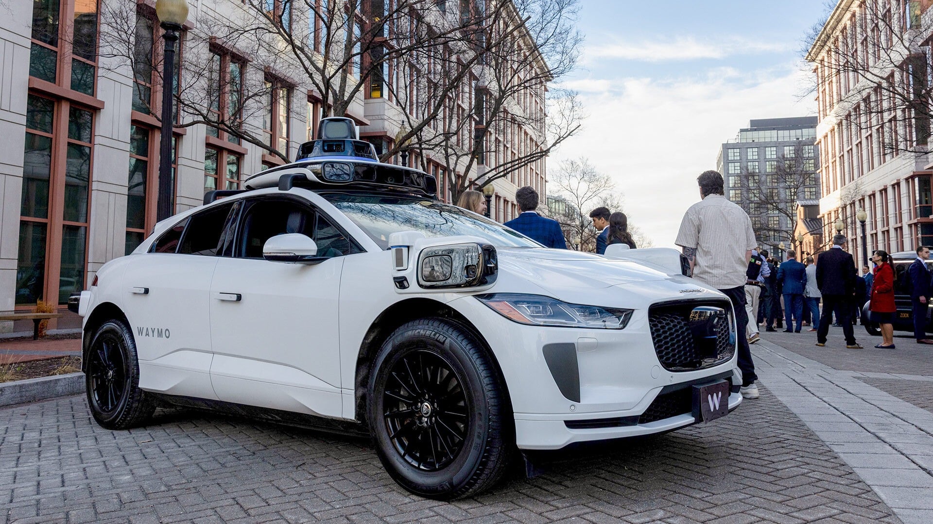 CEO Micron dự báo xe tự lái sẽ ngốn tới 300GB RAM