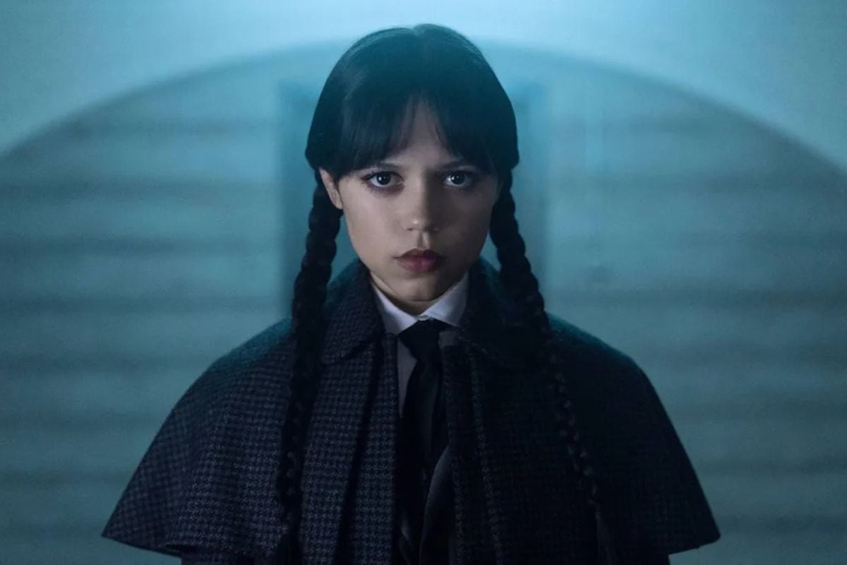 Wednesday Mùa 3 Hé Lộ Ảnh Đầu Tiên Tại Paris: Không Khí Ám Phủ “Thành Phố Tình Yêu”