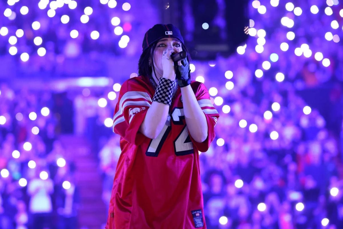 Fan Billie Eilish “Quẩy” Tưng Bừng Trong Rạp Chiếu Phim Concert Mới