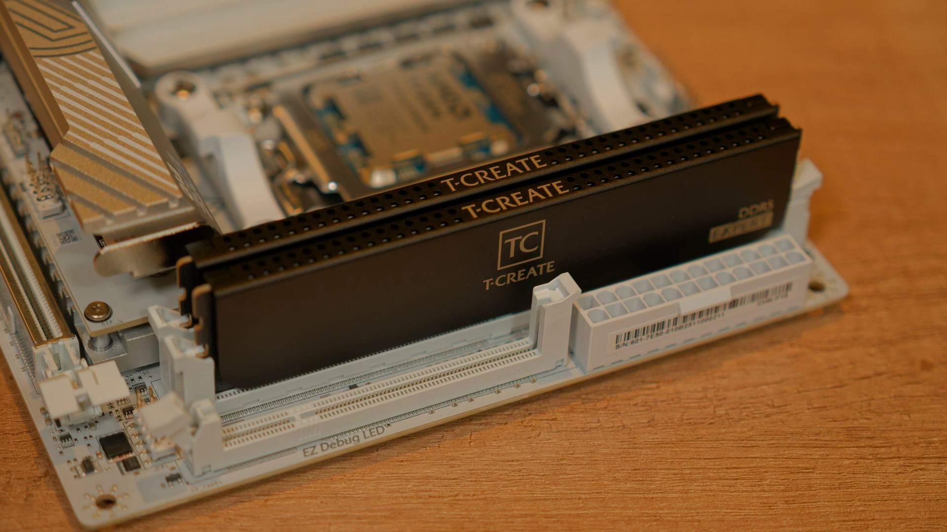 Microsoft gây tranh cãi khi coi 32GB RAM là “tiêu chuẩn mới” cho game thủ năm 2026