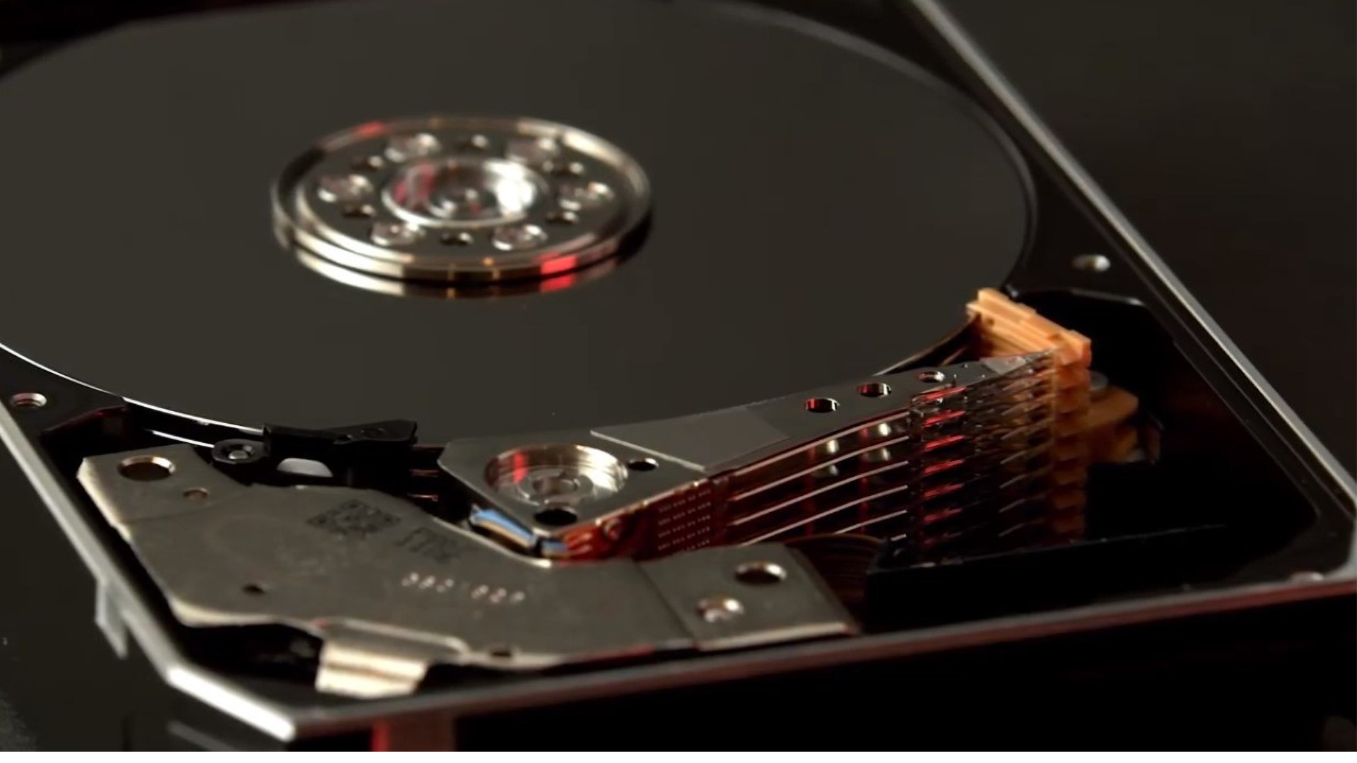 Thỏa thuận cung ứng dài hạn bùng nổ: SSD và HDD bước vào “kỷ nguyên đặt trước” vì AI
