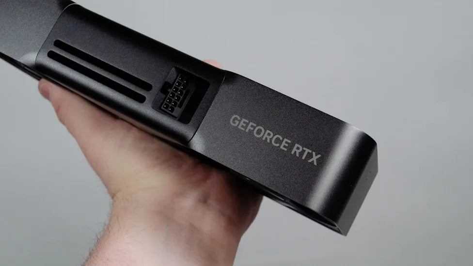 RTX 5000 Super có thể đã sẵn sàng, nhưng giá bộ nhớ GDDR7 đang khiến Nvidia phải "án binh bất động"