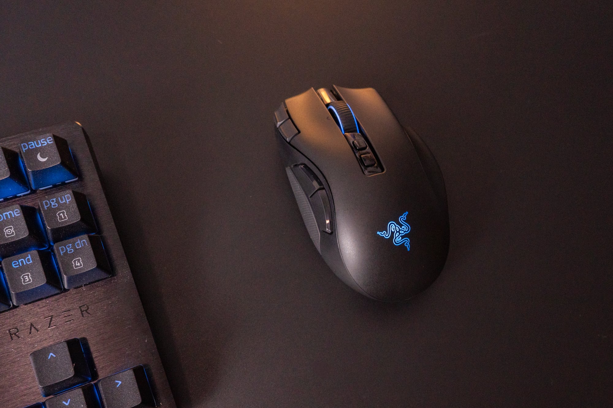 Razer Naga V3 Pro Review: Chuột MMO “3 Trong 1” Cho Game Thủ