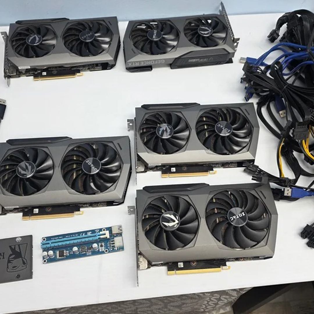 Người dùng Reddit bất ngờ tìm thấy 12 card RTX 3070 trong hai dàn máy đào tiền ảo