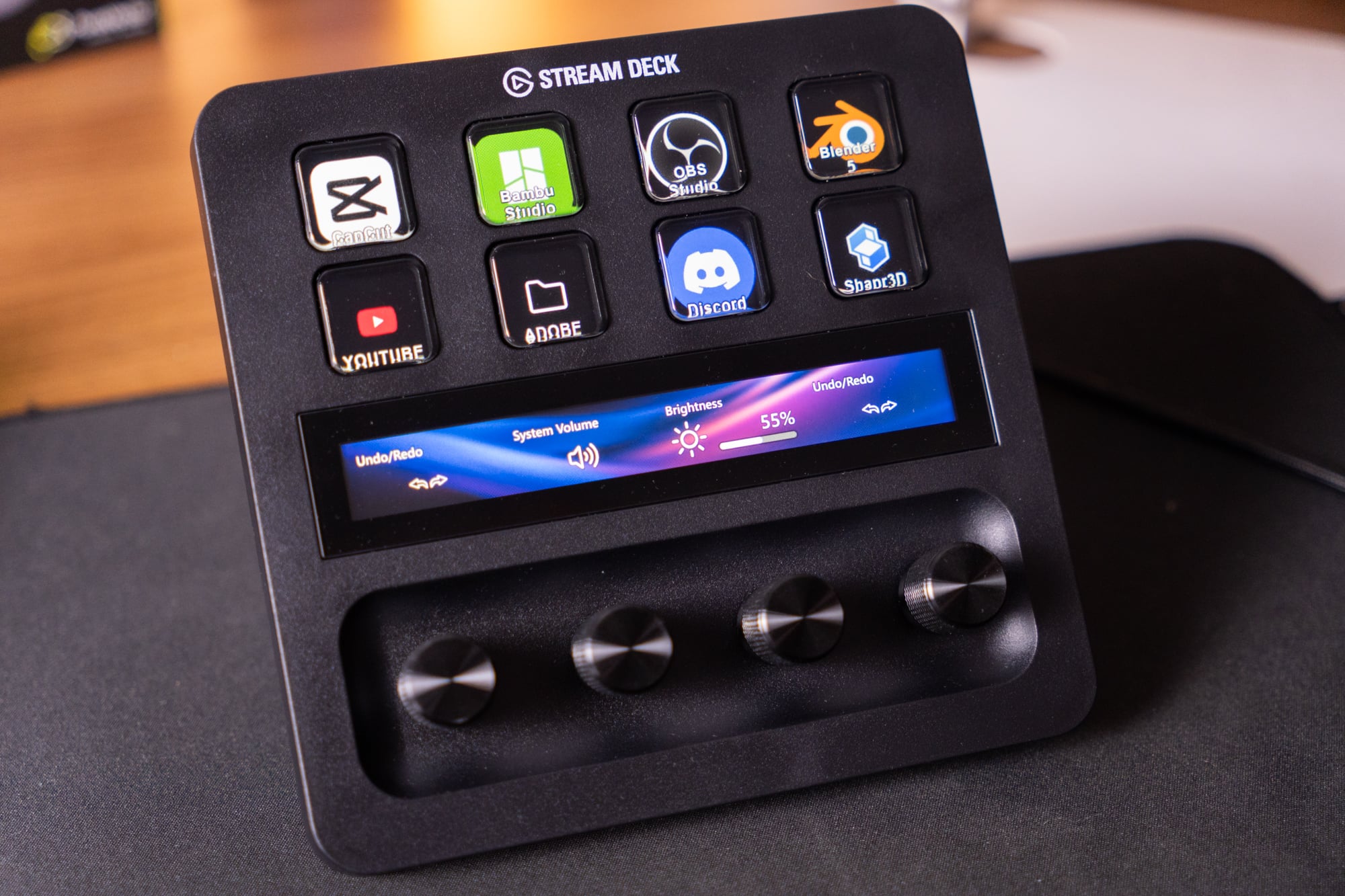 Elgato Stream Deck+ review: Trợ thủ đắc lực cho mọi workflow