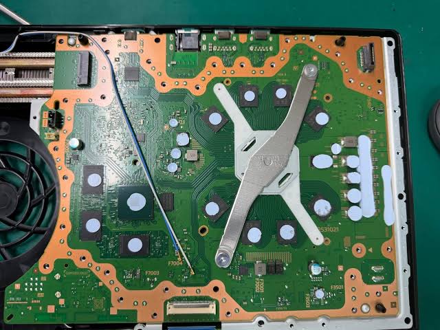 Sony âm thầm thay đổi bo mạch PS5 Slim, cải thiện tản nhiệt và khả năng sửa chữa