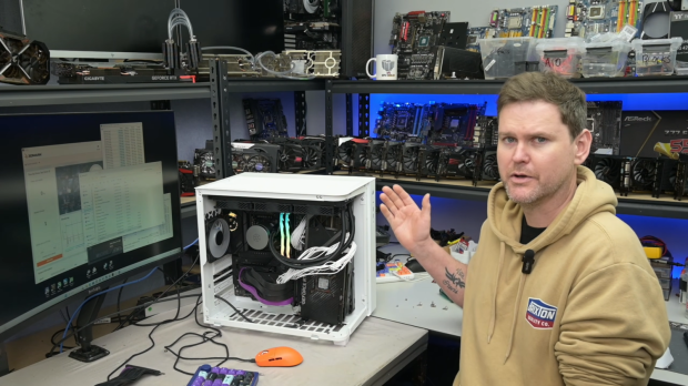 Di chuyển GPU sát quạt hút gió giúp giảm nhiệt độ gần 20 độ C