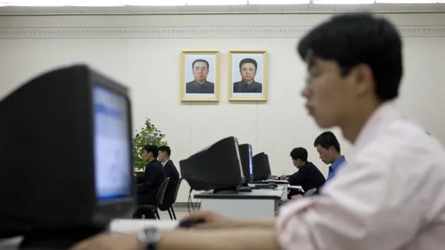 FBI triệt phá hơn 40 “trang trại laptop” phục vụ đường dây IT giả mạo của Triều Tiên tại Mỹ