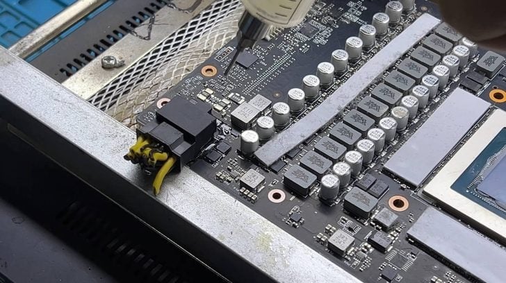 Kỹ thuật viên tiếp nhận 8 card RTX 4090 và RTX 5090 bị chảy đầu nối nguồn chỉ trong 2 ngày