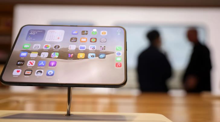Apple xác nhận iPhone Duo bị nứt màn hình, hỗ trợ đổi máy cho người dùng gặp lỗi